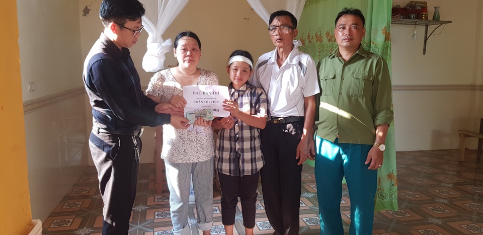 Bạn đọc giúp đỡ gia đình cháu bé bị viêm não Nhật Bản hơn 72 triệu đồng - 1 Bạn đọc giúp đỡ gia đình cháu bé bị viêm não Nhật Bản hơn 72 triệu đồng - 1