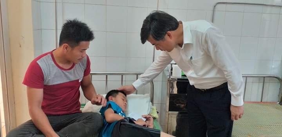 Vụ giáo viên, học sinh bị đâm: Trách nhiệm nhà trường phải đảm bảo an toàn - 1 Vụ giáo viên, học sinh bị đâm: Trách nhiệm nhà trường phải đảm bảo an toàn - 1