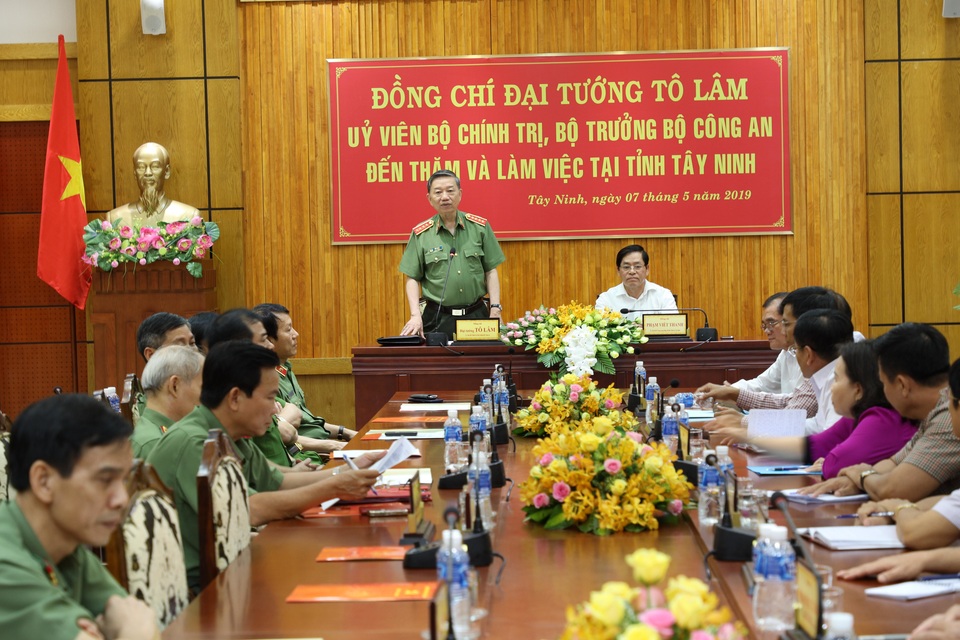Bộ trưởng Bộ Công an: Tây Ninh cần tập trung đấu tranh với buôn lậu, ma túy - 1 Bộ trưởng Bộ Công an: Tây Ninh cần tập trung đấu tranh với buôn lậu, ma túy - 1