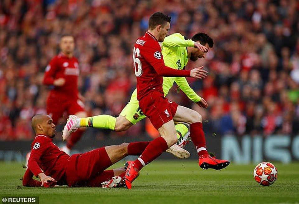 Messi tức giận khi bị hậu vệ Liverpool chơi xấu - 5 Messi tức giận khi bị hậu vệ Liverpool chơi xấu - 5