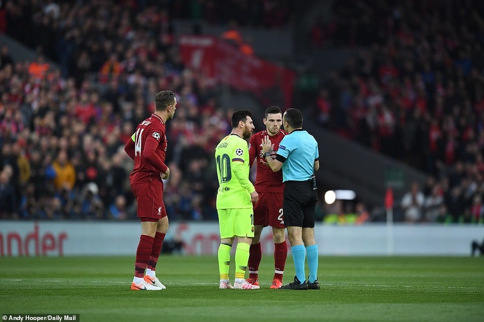 Những khoảnh khắc kinh điển trong ngày Liverpool “hủy diệt” Barcelona - 19 Những khoảnh khắc kinh điển trong ngày Liverpool “hủy diệt” Barcelona - 19