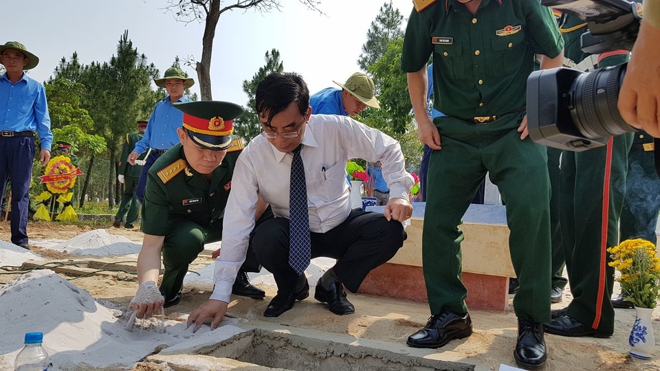 Đón 43 hài cốt liệt sĩ hy sinh tại Lào về quê hương - 8 Đón 43 hài cốt liệt sĩ hy sinh tại Lào về quê hương - 8
