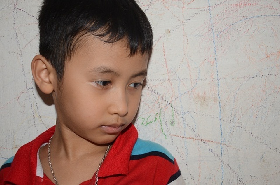 Xót thương nam kĩ sư bị tai nạn liệt giường, hai con thơ dại cầu phép mầu cho bố! - 9 Xót thương nam kĩ sư bị tai nạn liệt giường, hai con thơ dại cầu phép mầu cho bố! - 9