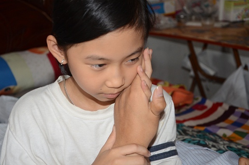Xót thương nam kĩ sư bị tai nạn liệt giường, hai con thơ dại cầu phép mầu cho bố! - 10 Xót thương nam kĩ sư bị tai nạn liệt giường, hai con thơ dại cầu phép mầu cho bố! - 10