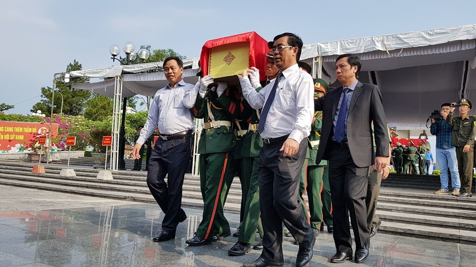 Đón 43 hài cốt liệt sĩ hy sinh tại Lào về quê hương - 7 Đón 43 hài cốt liệt sĩ hy sinh tại Lào về quê hương - 7