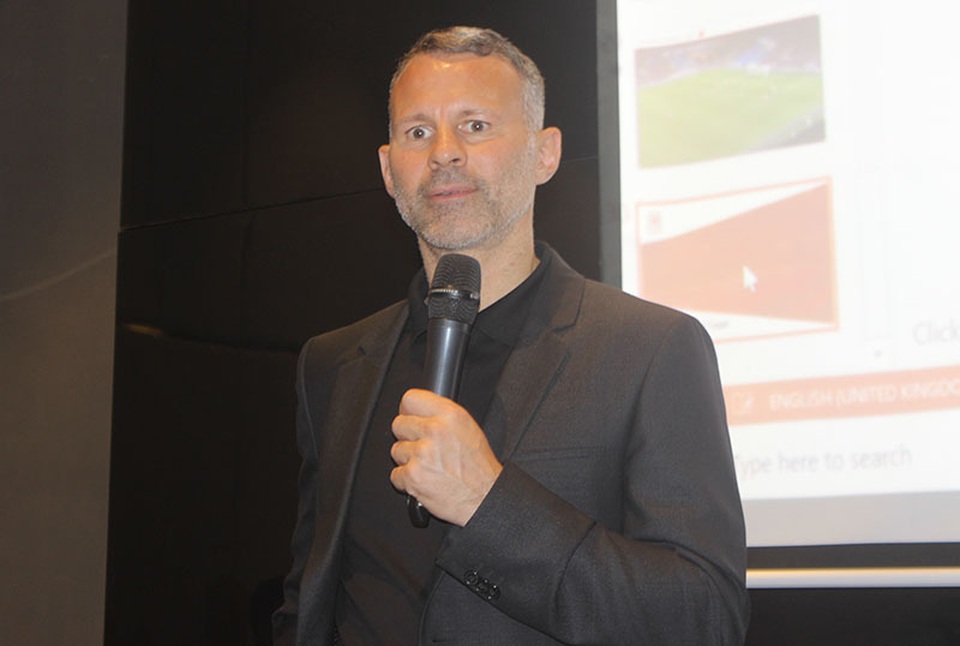 Cựu danh thủ Ryan Giggs giao lưu với người hâm mộ Hà Tĩnh - 5 Cựu danh thủ Ryan Giggs giao lưu với người hâm mộ Hà Tĩnh - 5