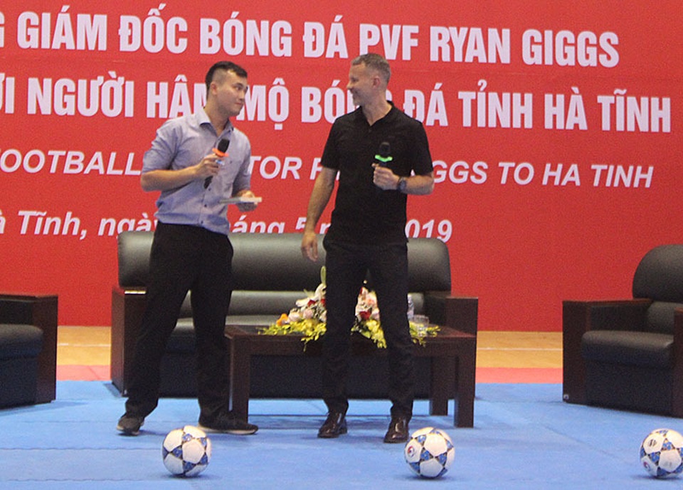 Cựu danh thủ Ryan Giggs giao lưu với người hâm mộ Hà Tĩnh - 10 Cựu danh thủ Ryan Giggs giao lưu với người hâm mộ Hà Tĩnh - 10