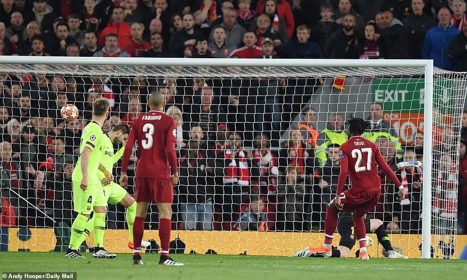 Những khoảnh khắc kinh điển trong ngày Liverpool “hủy diệt” Barcelona - 12 Những khoảnh khắc kinh điển trong ngày Liverpool “hủy diệt” Barcelona - 12