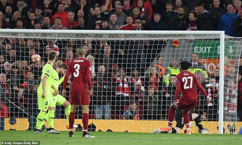 Alexander Arnold được khen là “thiên tài” sau pha đá phạt góc tinh quái - 2 Alexander Arnold được khen là “thiên tài” sau pha đá phạt góc tinh quái - 2