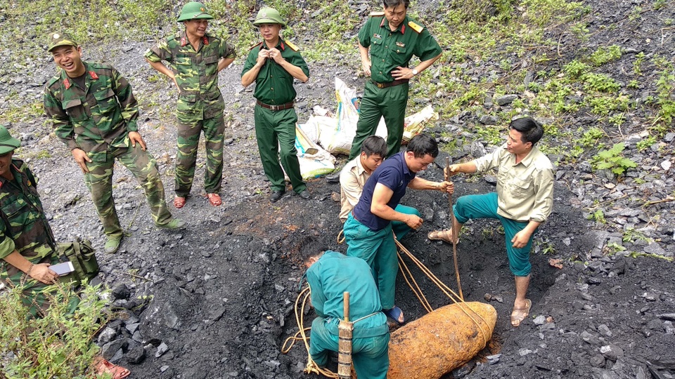 Liên tiếp phát hiện bom khủng chưa phát nổ - 4 Liên tiếp phát hiện bom khủng chưa phát nổ - 4