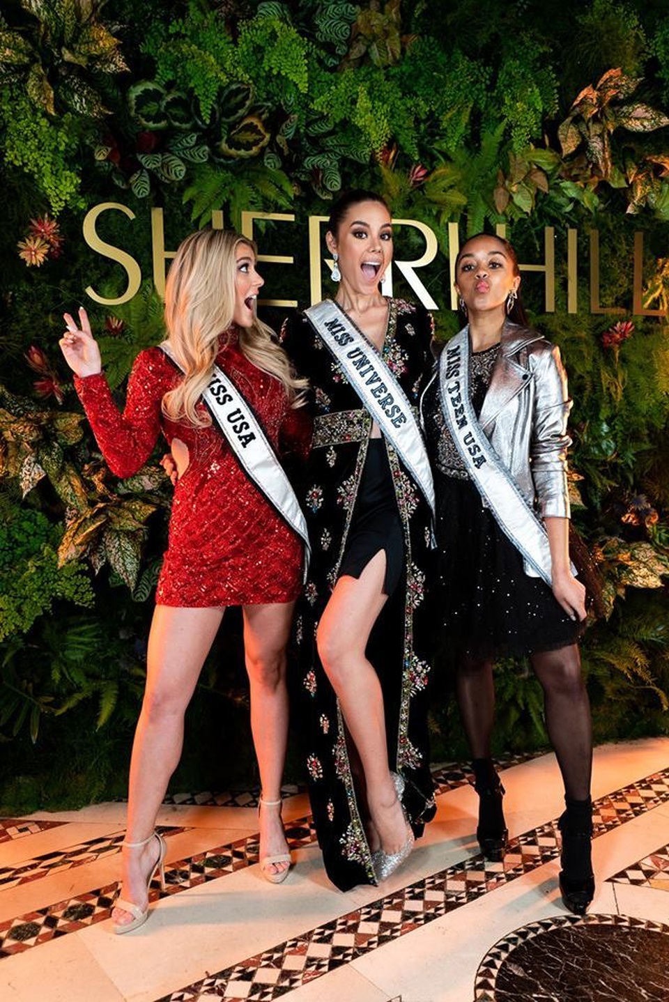 Vẻ đẹp rực rỡ và gợi cảm của Hoa hậu Hoàn vũ Catriona Gray - 23 Vẻ đẹp rực rỡ và gợi cảm của Hoa hậu Hoàn vũ Catriona Gray - 23