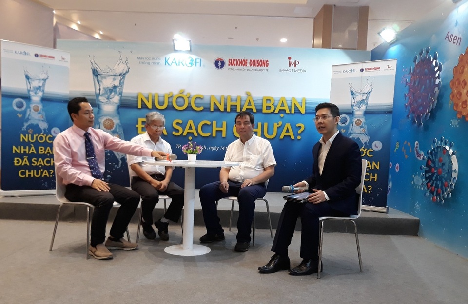 Hàng trăm hộ dân khu vực phía Nam TP.HCM được phân tích nước miễn phí - 1 Hàng trăm hộ dân khu vực phía Nam TP.HCM được phân tích nước miễn phí - 1