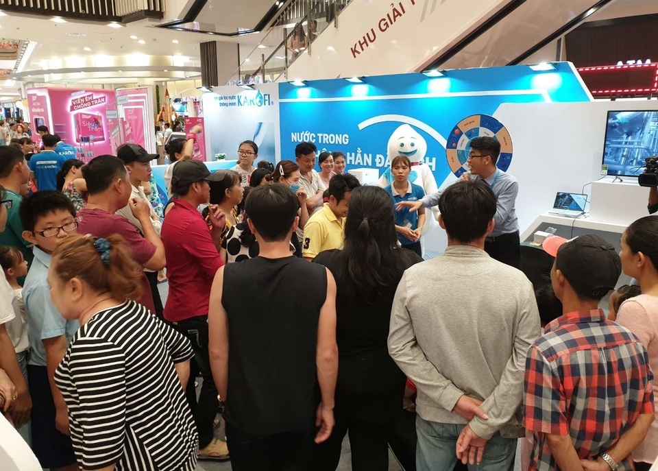 Hàng trăm hộ dân khu vực phía Nam TP.HCM được phân tích nước miễn phí - 5 Hàng trăm hộ dân khu vực phía Nam TP.HCM được phân tích nước miễn phí - 5