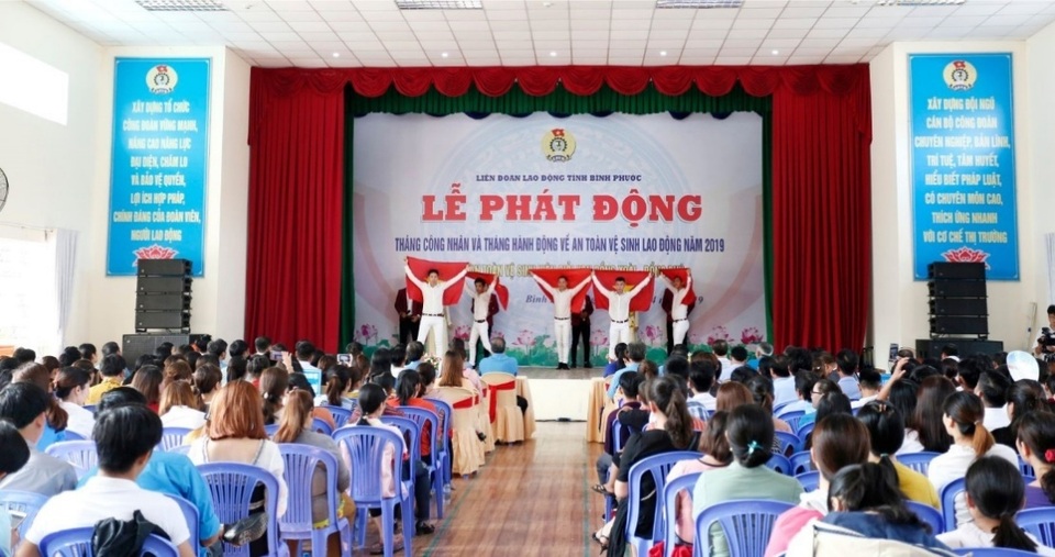 Mcredit - Đồng hành vì lợi ích công nhân - 2 Mcredit - Đồng hành vì lợi ích công nhân - 2