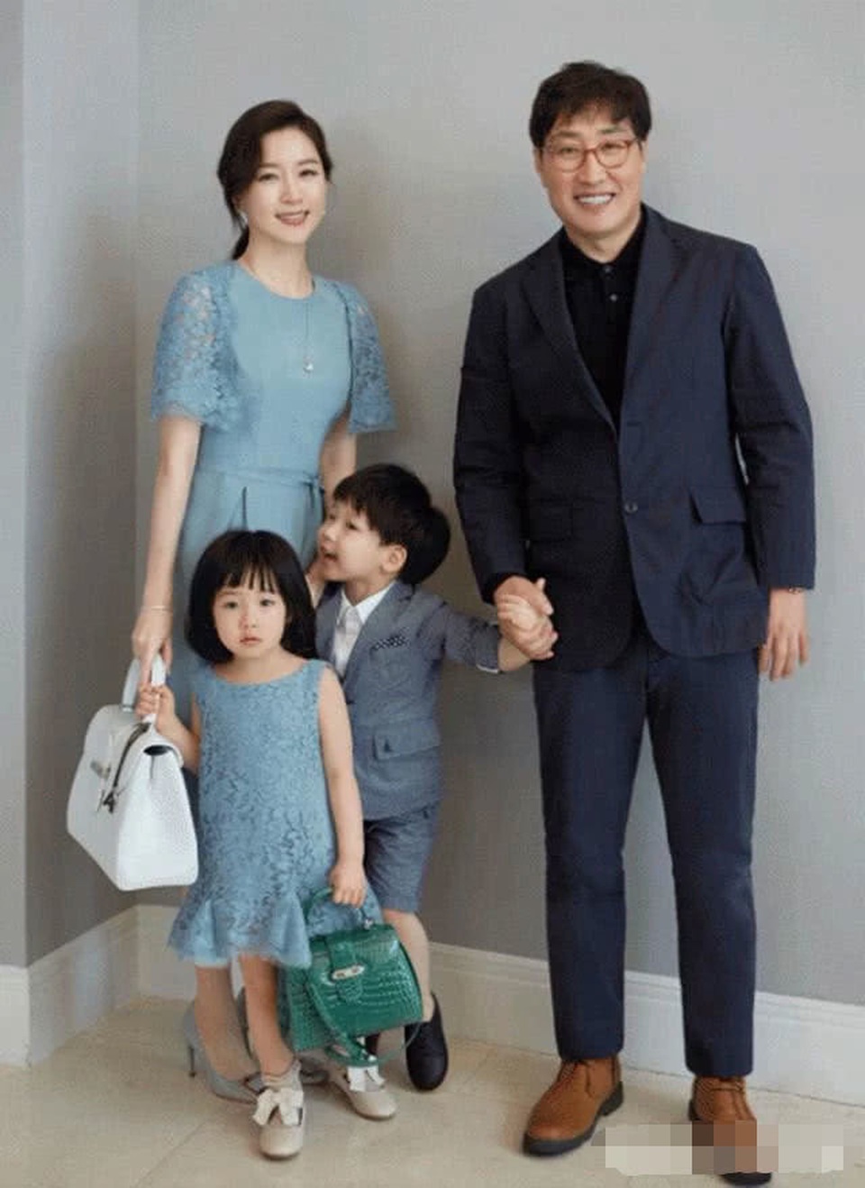 Vẻ đẹp vượt thời gian cùng cuộc hôn nhân bí ẩn bên ông xã hơn 20 tuổi của Nàng Dae Jang Geum Lee Young Ae - 2 Vẻ đẹp vượt thời gian cùng cuộc hôn nhân bí ẩn bên ông xã hơn 20 tuổi của Nàng Dae Jang Geum Lee Young Ae - 2