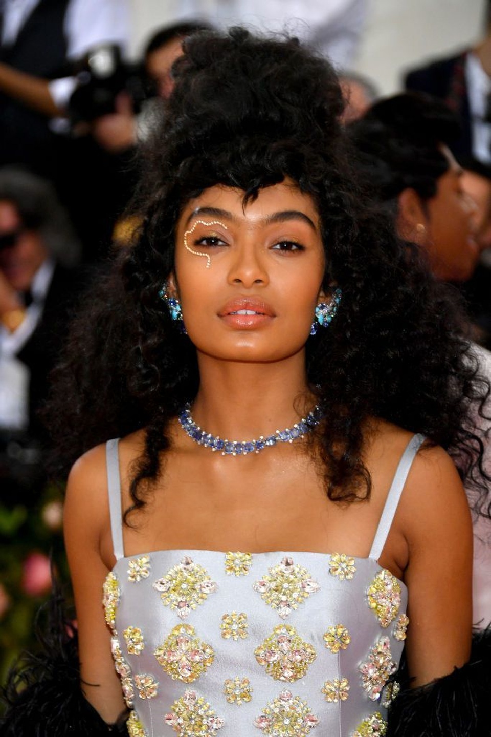 Những kiểu tóc và trang điểm ấn tượng tại Met gala - 1 Những kiểu tóc và trang điểm ấn tượng tại Met gala - 1