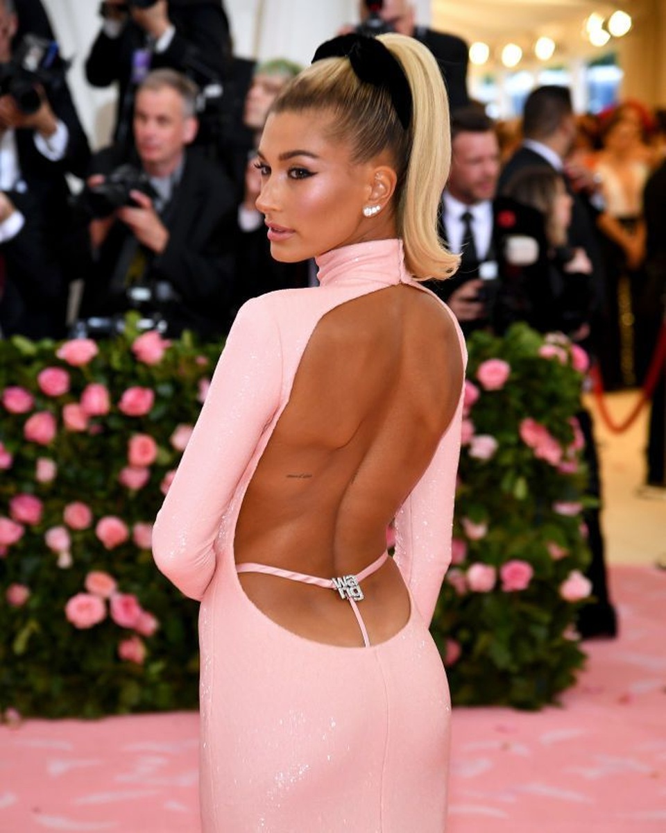 Những kiểu tóc và trang điểm ấn tượng tại Met gala - 7 Những kiểu tóc và trang điểm ấn tượng tại Met gala - 7
