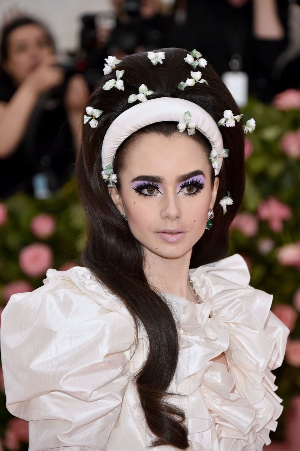 Những kiểu tóc và trang điểm ấn tượng tại Met gala - 9 Những kiểu tóc và trang điểm ấn tượng tại Met gala - 9