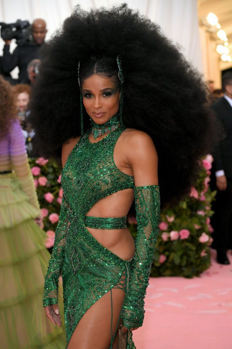 Những kiểu tóc và trang điểm ấn tượng tại Met gala - 10 Những kiểu tóc và trang điểm ấn tượng tại Met gala - 10