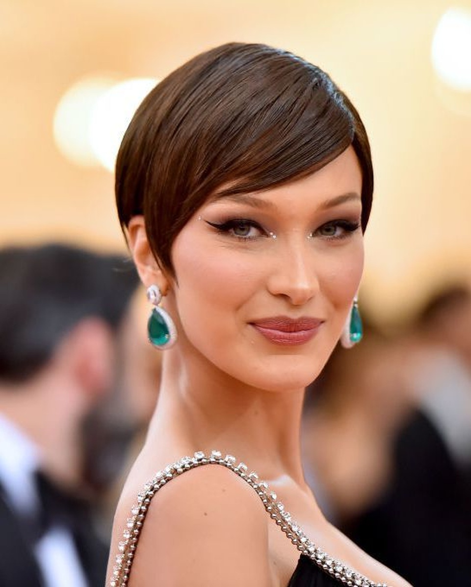 Những kiểu tóc và trang điểm ấn tượng tại Met gala - 16 Những kiểu tóc và trang điểm ấn tượng tại Met gala - 16