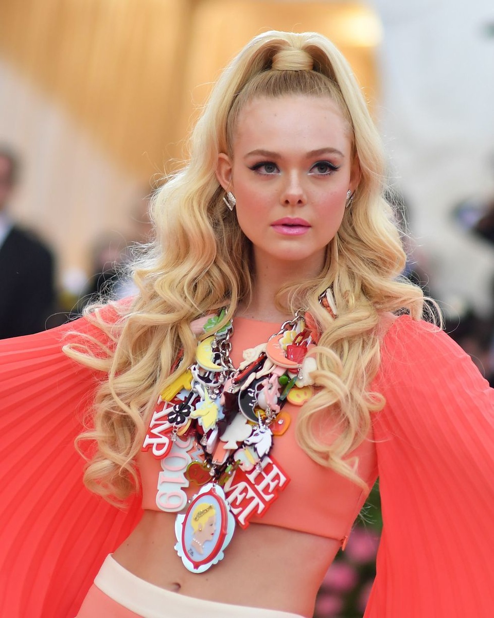 Những kiểu tóc và trang điểm ấn tượng tại Met gala - 17 Những kiểu tóc và trang điểm ấn tượng tại Met gala - 17