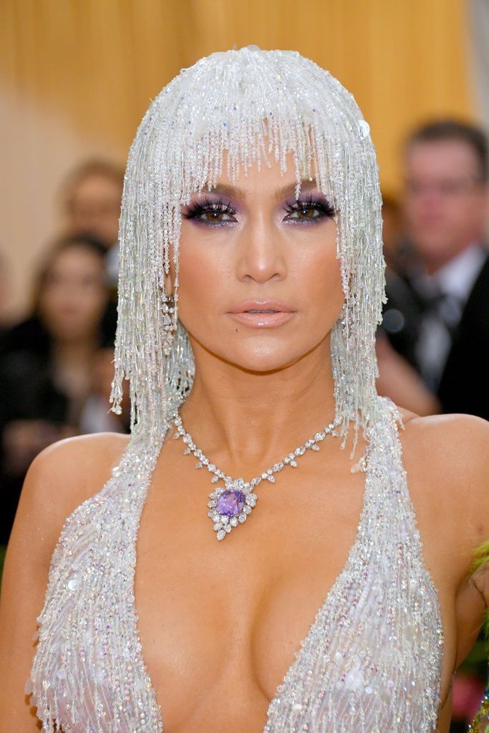Những kiểu tóc và trang điểm ấn tượng tại Met gala - 19 Những kiểu tóc và trang điểm ấn tượng tại Met gala - 19
