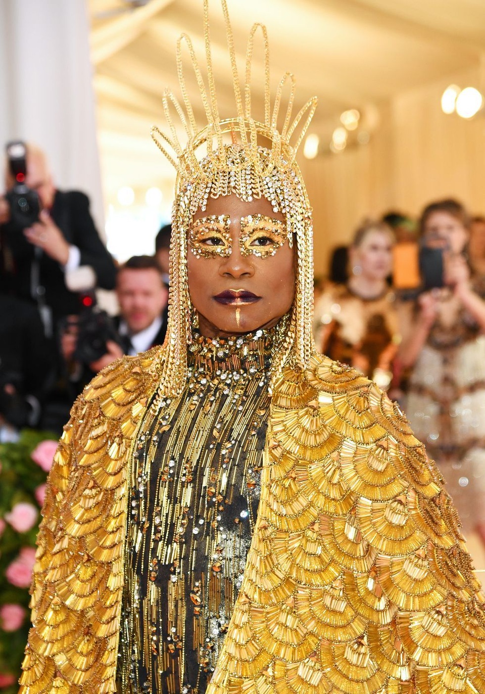 Những kiểu tóc và trang điểm ấn tượng tại Met gala - 21 Những kiểu tóc và trang điểm ấn tượng tại Met gala - 21