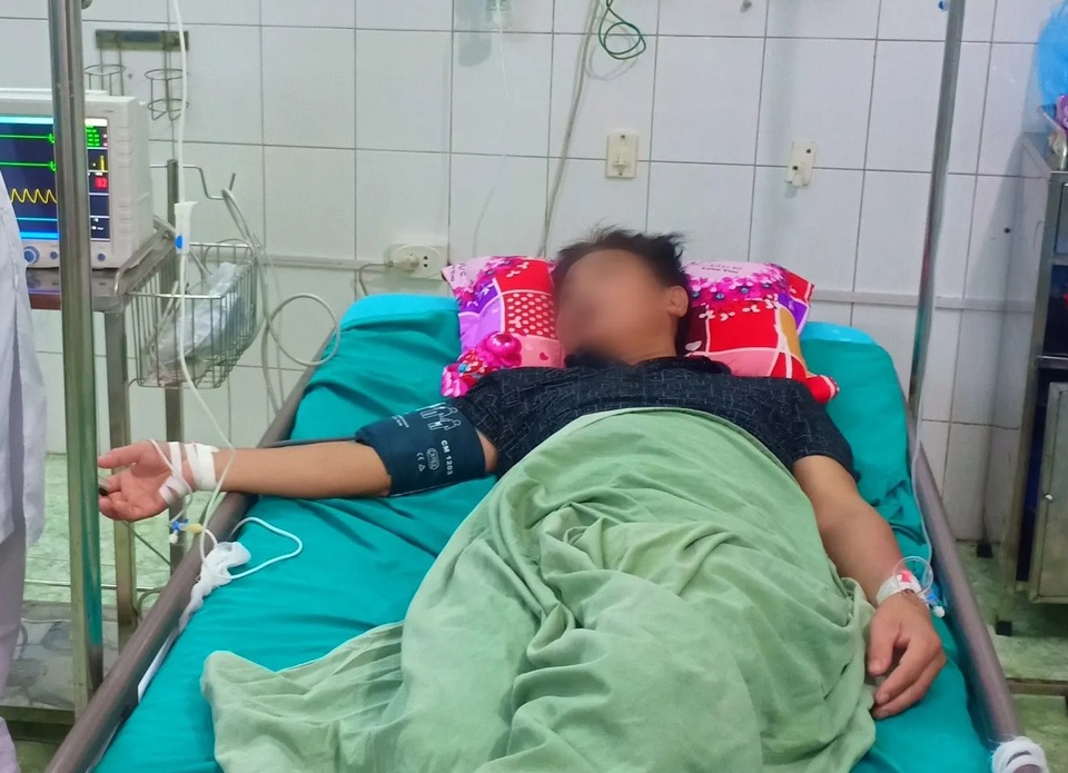 Ngâm loại củ thuộc thuốc độc bảng A để uống, hai người ngộ độc nặng - 1 Ngâm loại củ thuộc thuốc độc bảng A để uống, hai người ngộ độc nặng - 1