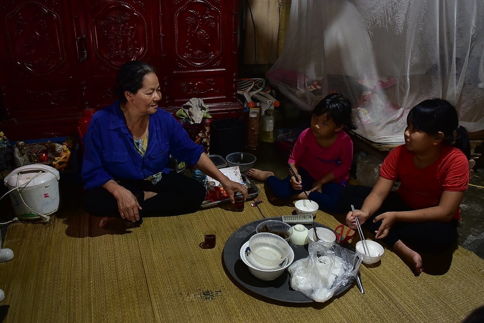 Ký ức ám ảnh của người đàn bà hơn 40 năm vớt hàng trăm xác chết trên sông Hồng - 11 Ký ức ám ảnh của người đàn bà hơn 40 năm vớt hàng trăm xác chết trên sông Hồng - 11