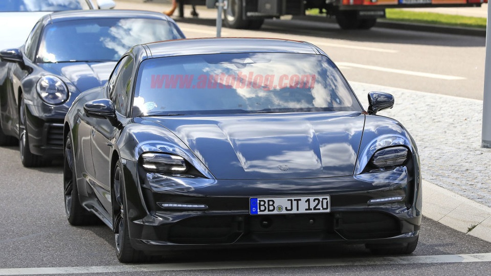 Hình ảnh rõ nét đầu tiên của tân binh Porsche Taycan - 2 Hình ảnh rõ nét đầu tiên của tân binh Porsche Taycan - 2