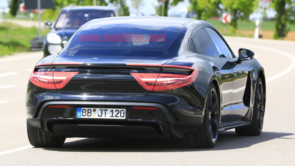 Hình ảnh rõ nét đầu tiên của tân binh Porsche Taycan - 7 Hình ảnh rõ nét đầu tiên của tân binh Porsche Taycan - 7