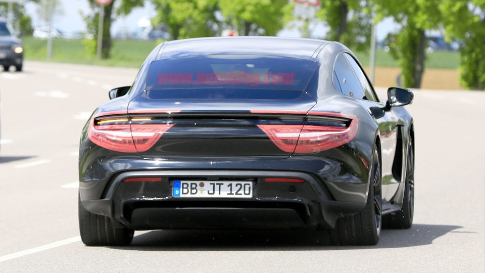 Hình ảnh rõ nét đầu tiên của tân binh Porsche Taycan - 8 Hình ảnh rõ nét đầu tiên của tân binh Porsche Taycan - 8