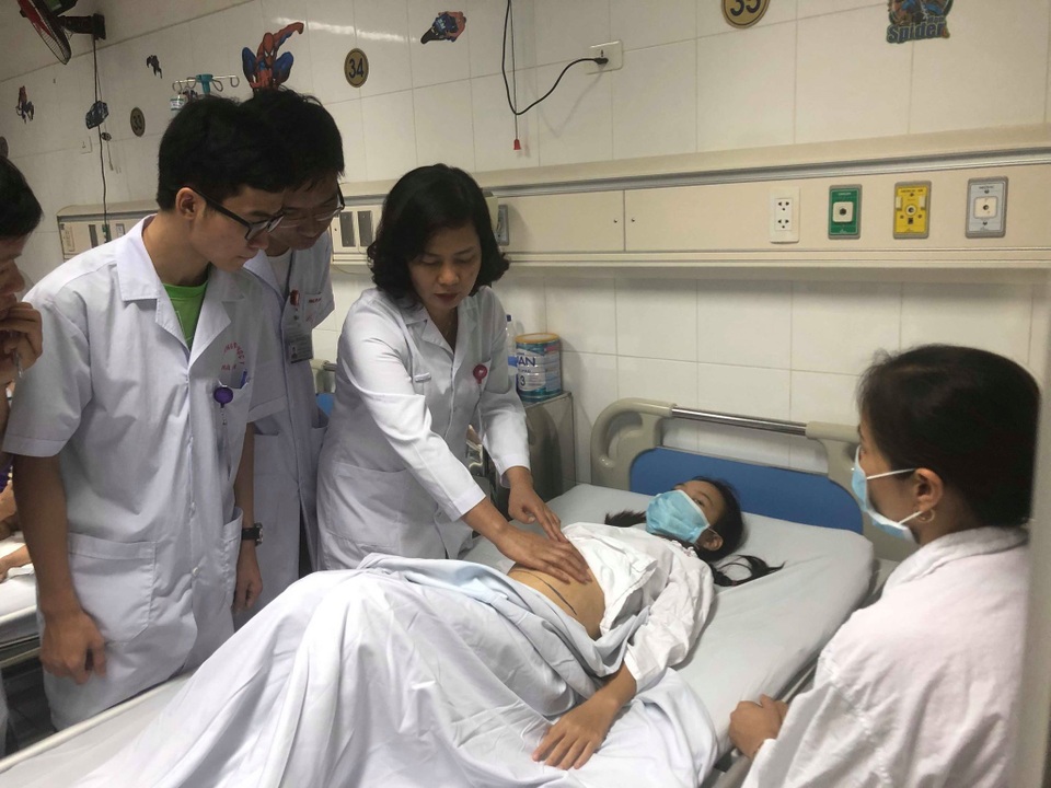 Tưởng béo bụng, bé gái 12 tuổi mắc u quái phải cắt bỏ buồng trứng - 1 Tưởng béo bụng, bé gái 12 tuổi mắc u quái phải cắt bỏ buồng trứng - 1