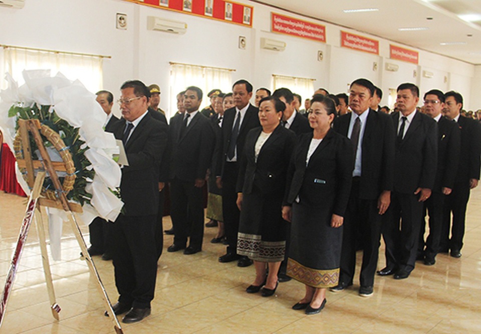 Lễ truy điệu, nhận bàn giao 2 hài cốt liệt sỹ Việt Nam hy sinh tại Viêng Chăn - 2 Lễ truy điệu, nhận bàn giao 2 hài cốt liệt sỹ Việt Nam hy sinh tại Viêng Chăn - 2