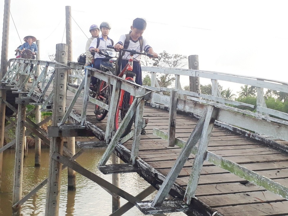 Chênh vênh cầu ván vùng kháng chiến U Minh - Cà Mau - 30 Chênh vênh cầu ván vùng kháng chiến U Minh - Cà Mau - 30