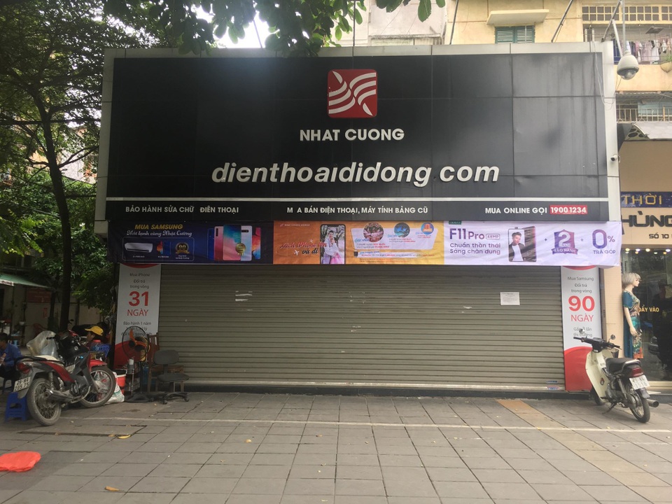 Công an khám xét các cửa hàng của Nhật Cường mobile - 5 Công an khám xét các cửa hàng của Nhật Cường mobile - 5
