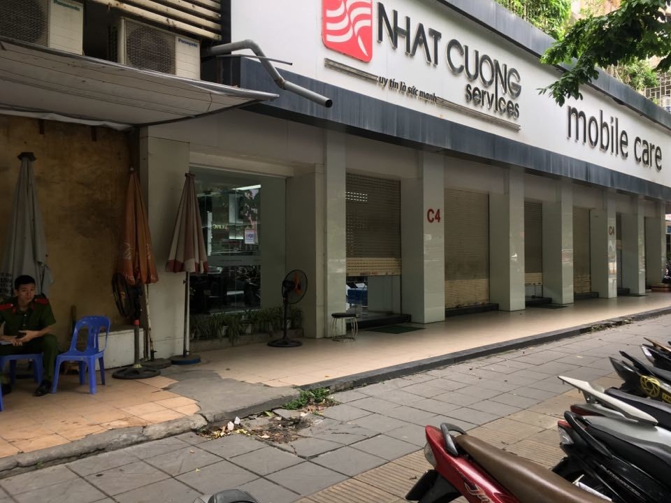 Công an khám xét các cửa hàng của Nhật Cường mobile - 6 Công an khám xét các cửa hàng của Nhật Cường mobile - 6