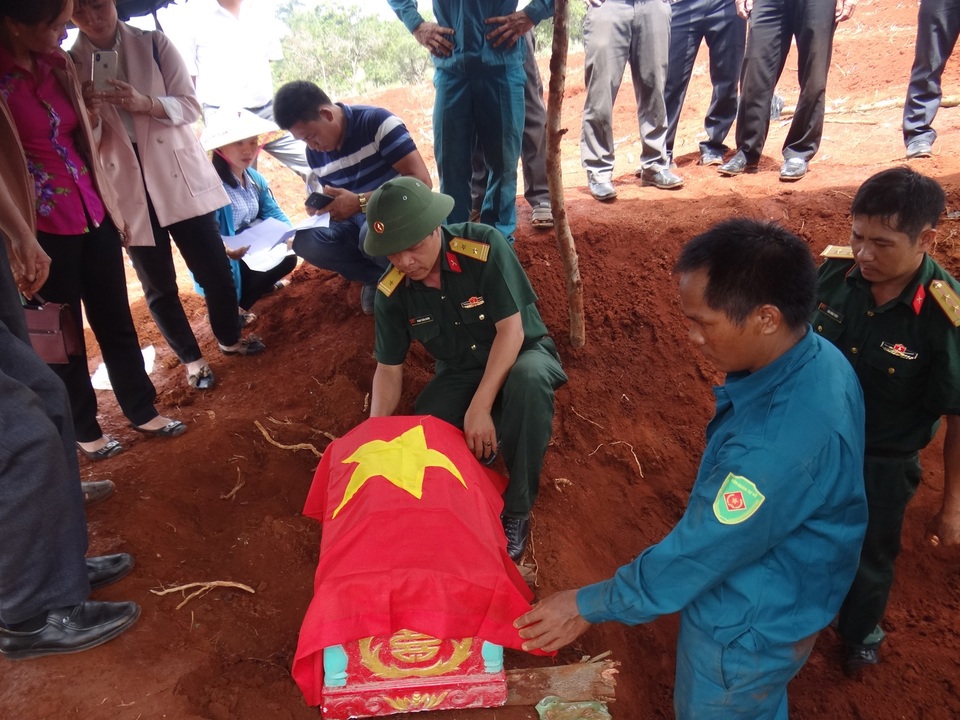 Quy tập hài cốt liệt sĩ hy sinh hơn 50 năm tại khu rẫy cà phê - 1 Quy tập hài cốt liệt sĩ hy sinh hơn 50 năm tại khu rẫy cà phê - 1