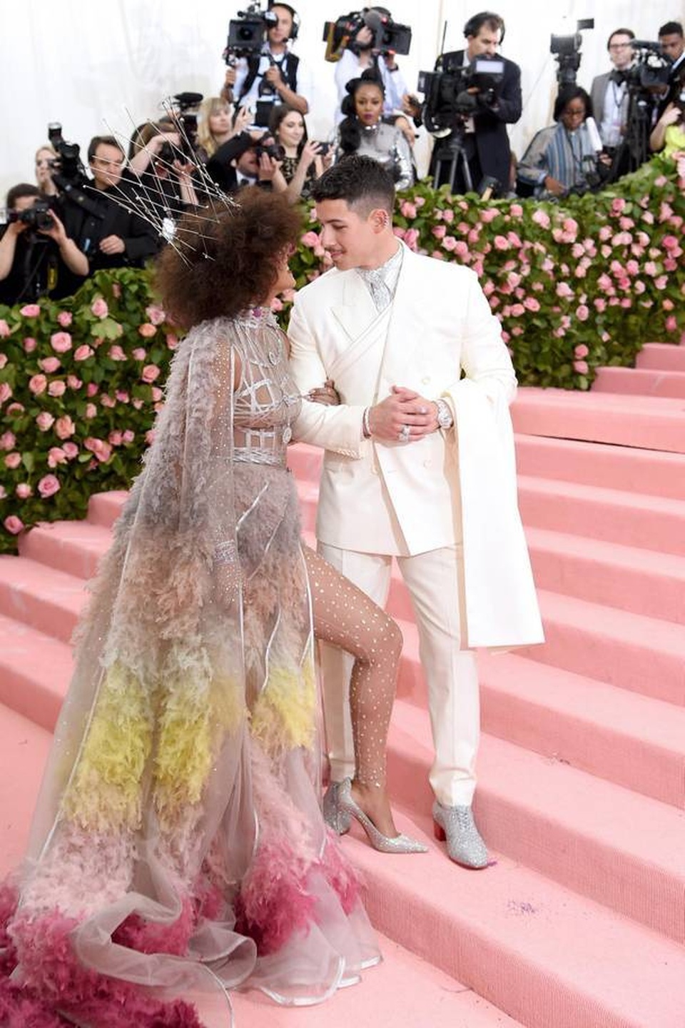 Những cặp đôi hoàn hảo trên thảm đỏ Met gala 2019 - 1 Những cặp đôi hoàn hảo trên thảm đỏ Met gala 2019 - 1