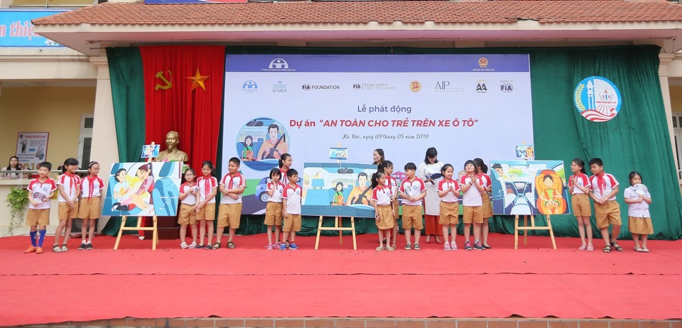 Cần dùng ghế chuyên dụng, thắt dây an toàn cho trẻ em trên xe ô tô - 1 Cần dùng ghế chuyên dụng, thắt dây an toàn cho trẻ em trên xe ô tô - 1