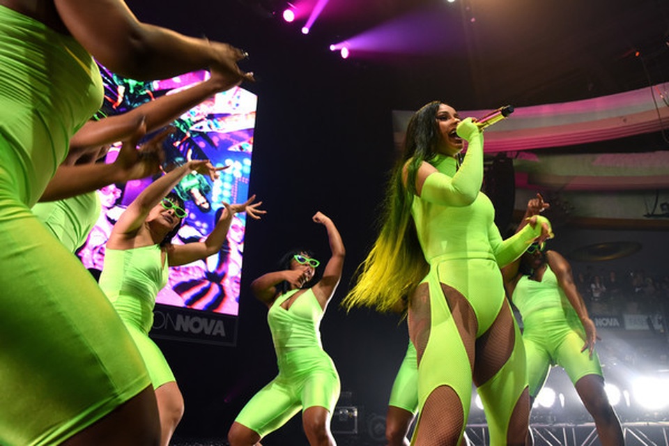 Cardi B tự tin khoe ngực mới chỉnh sửa - 11 Cardi B tự tin khoe ngực mới chỉnh sửa - 11