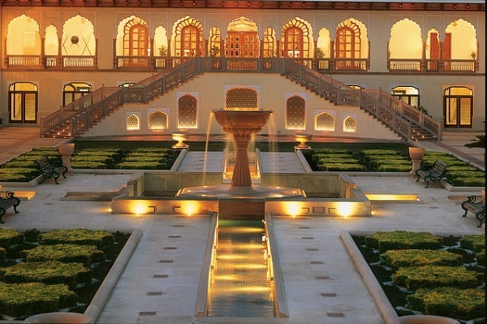 Choáng ngợp 8 khách sạn từng là cung điện xa hoa bậc nhất đất Phật - 5