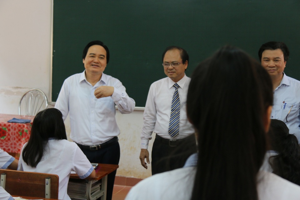 “Tiếp sức” cho học sinh khó khăn trong kỳ thi THPT quốc gia - 2 “Tiếp sức” cho học sinh khó khăn trong kỳ thi THPT quốc gia - 2