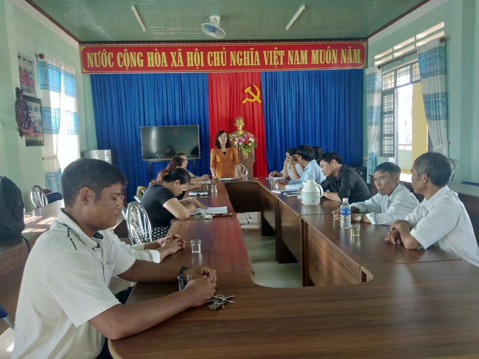 Bị giáo viên tố “bớt xén” tiền lương, thủ quỹ “bồi thường” 77 triệu đồng - 2 Bị giáo viên tố “bớt xén” tiền lương, thủ quỹ “bồi thường” 77 triệu đồng - 2