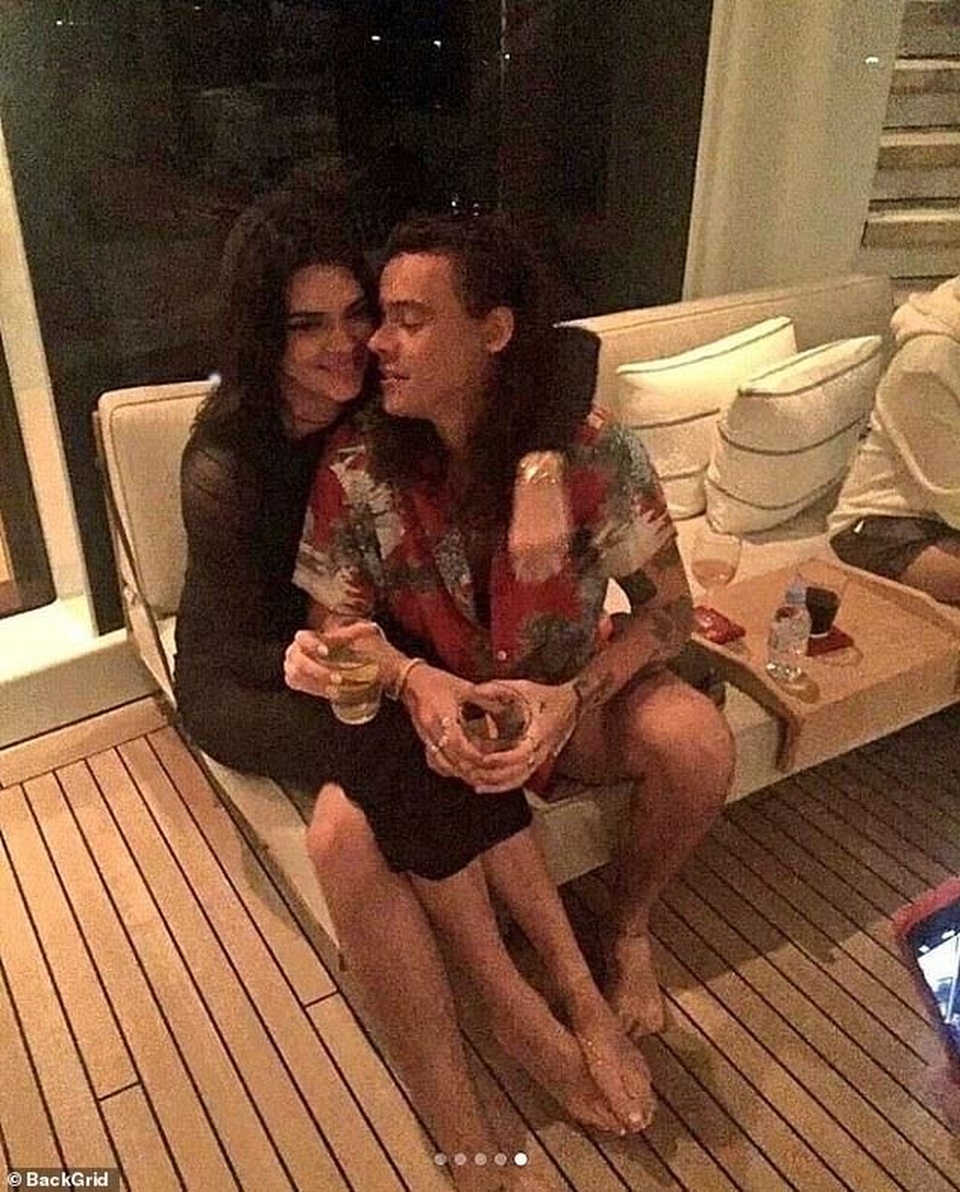 Kendall Jenner tái ngộ tình cũ - 6 Kendall Jenner tái ngộ tình cũ - 6