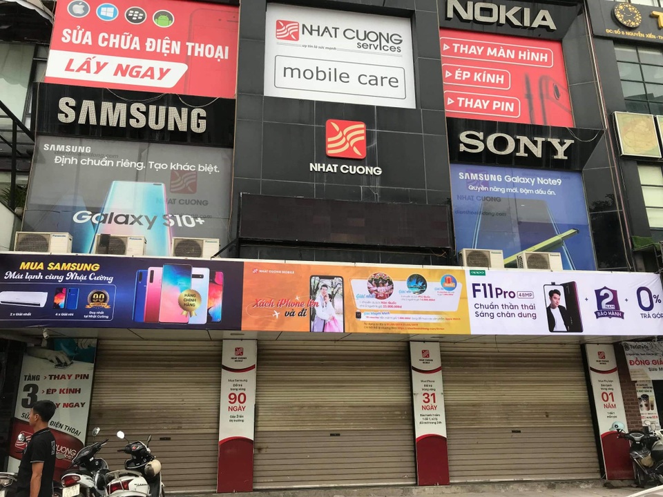 Công an khám xét các cửa hàng của Nhật Cường mobile - 11 Công an khám xét các cửa hàng của Nhật Cường mobile - 11