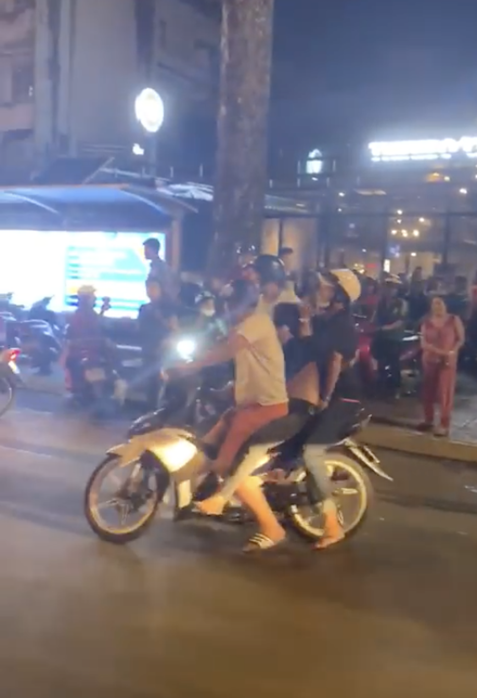 Tên cướp già 57 tuổi đua nóng cùng cảnh sát đặc nhiệm ở Sài Gòn Tên cướp già 57 tuổi đua nóng cùng cảnh sát đặc nhiệm ở Sài Gòn