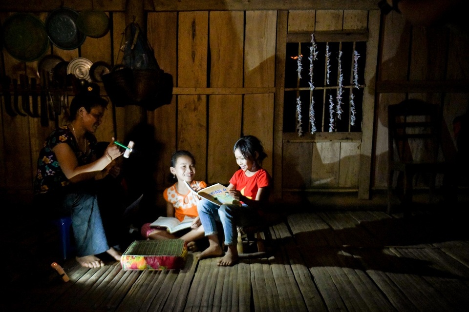 Hành trình của “Mặt trời Mơ ước” thắp sáng những vùng quê còn thiếu điện ở Việt Nam - 5 Hành trình của “Mặt trời Mơ ước” thắp sáng những vùng quê còn thiếu điện ở Việt Nam - 5