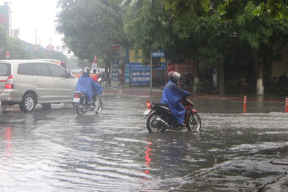 Đường phố Hà Tĩnh thành sông sau trận mưa lớn - 3 Đường phố Hà Tĩnh thành sông sau trận mưa lớn - 3