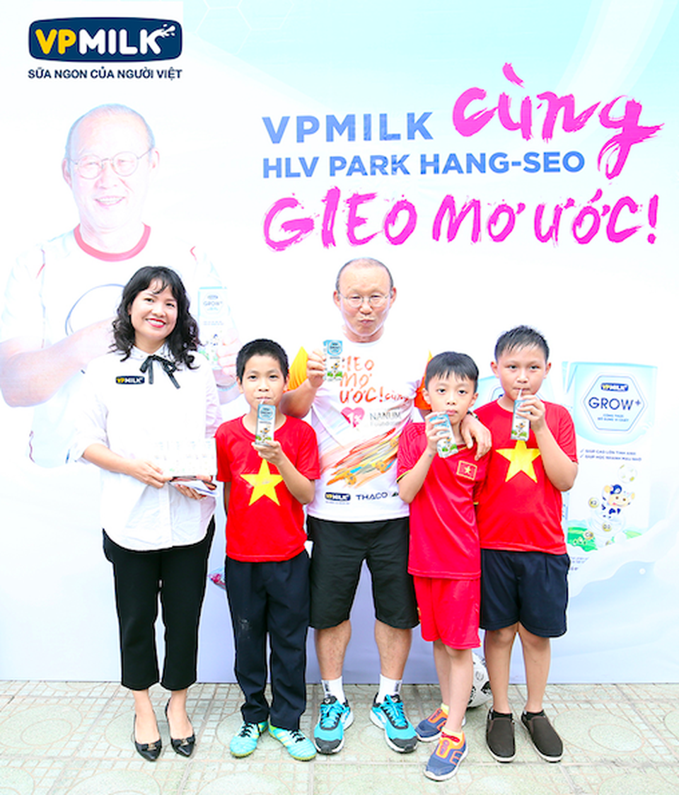 VPMilk cùng đại sứ thương hiệu - HLV Park Hang-Seo gieo mơ ước cho trẻ em Việt - 1 VPMilk cùng đại sứ thương hiệu - HLV Park Hang-Seo gieo mơ ước cho trẻ em Việt - 1